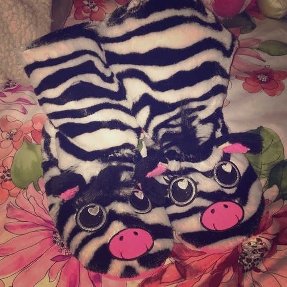Xl size 8/9 zebra Justice slippers - Picture 1 of 2